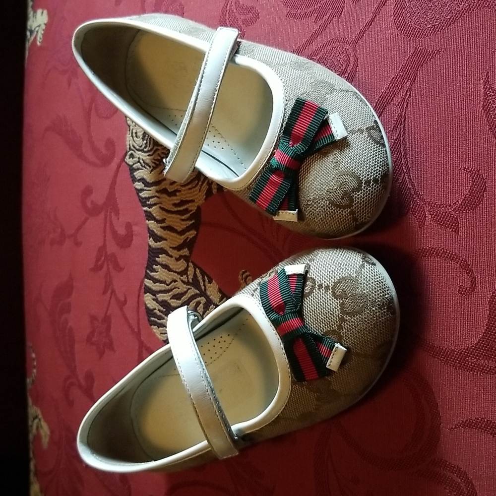 GIRLS GG SUPREME BALLET FLATS....Size: US (11); EU (28)